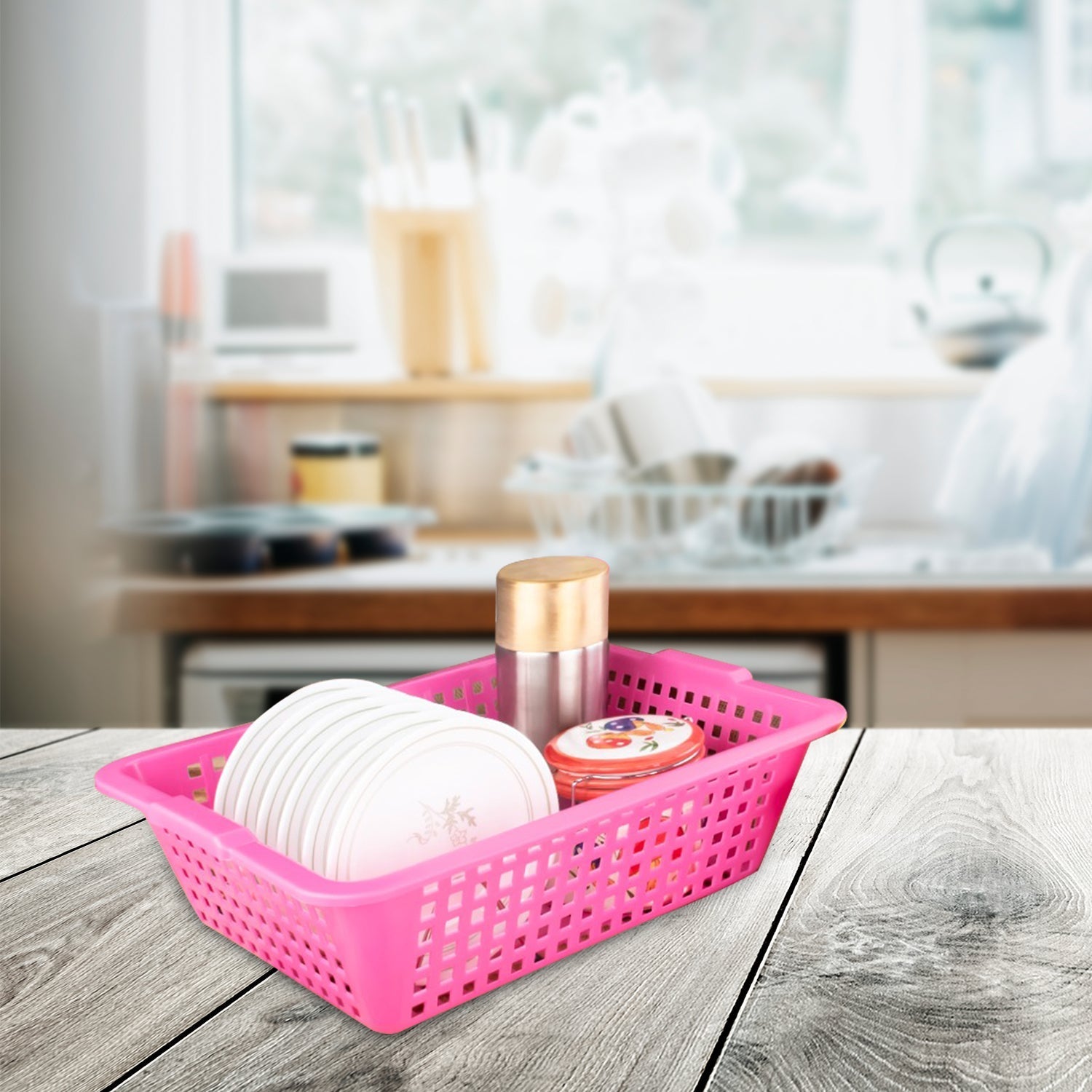 Small plastic basket for kitchen or dining use Small plastic basket for kitchen or dining use
